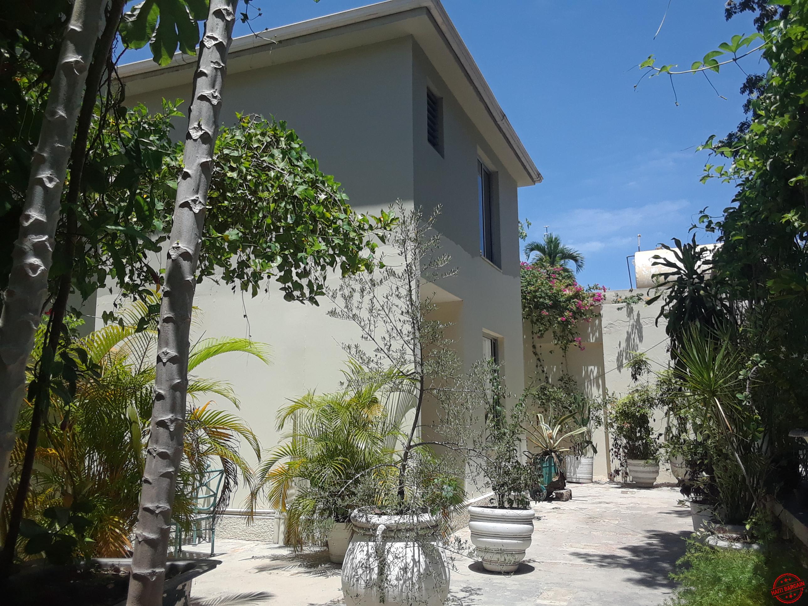 Homes For Sale MAISON A VENDRE, ZONE PETIONVILLE