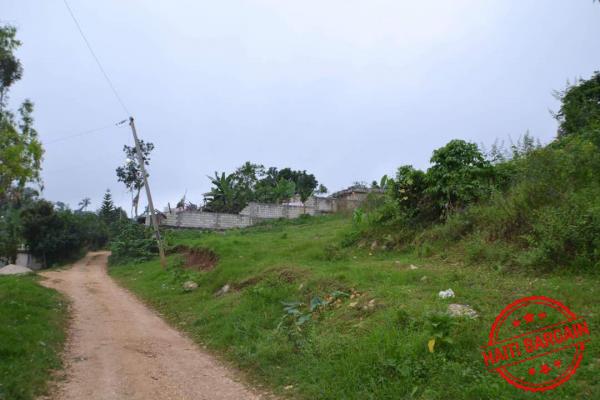 TERRAIN A VENDRE - ZONE: THOMASSIN 37