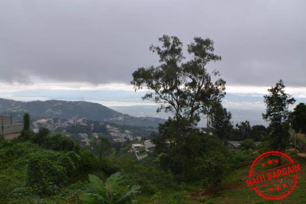 TERRAIN A VENDRE - ZONE: THOMASSIN 37