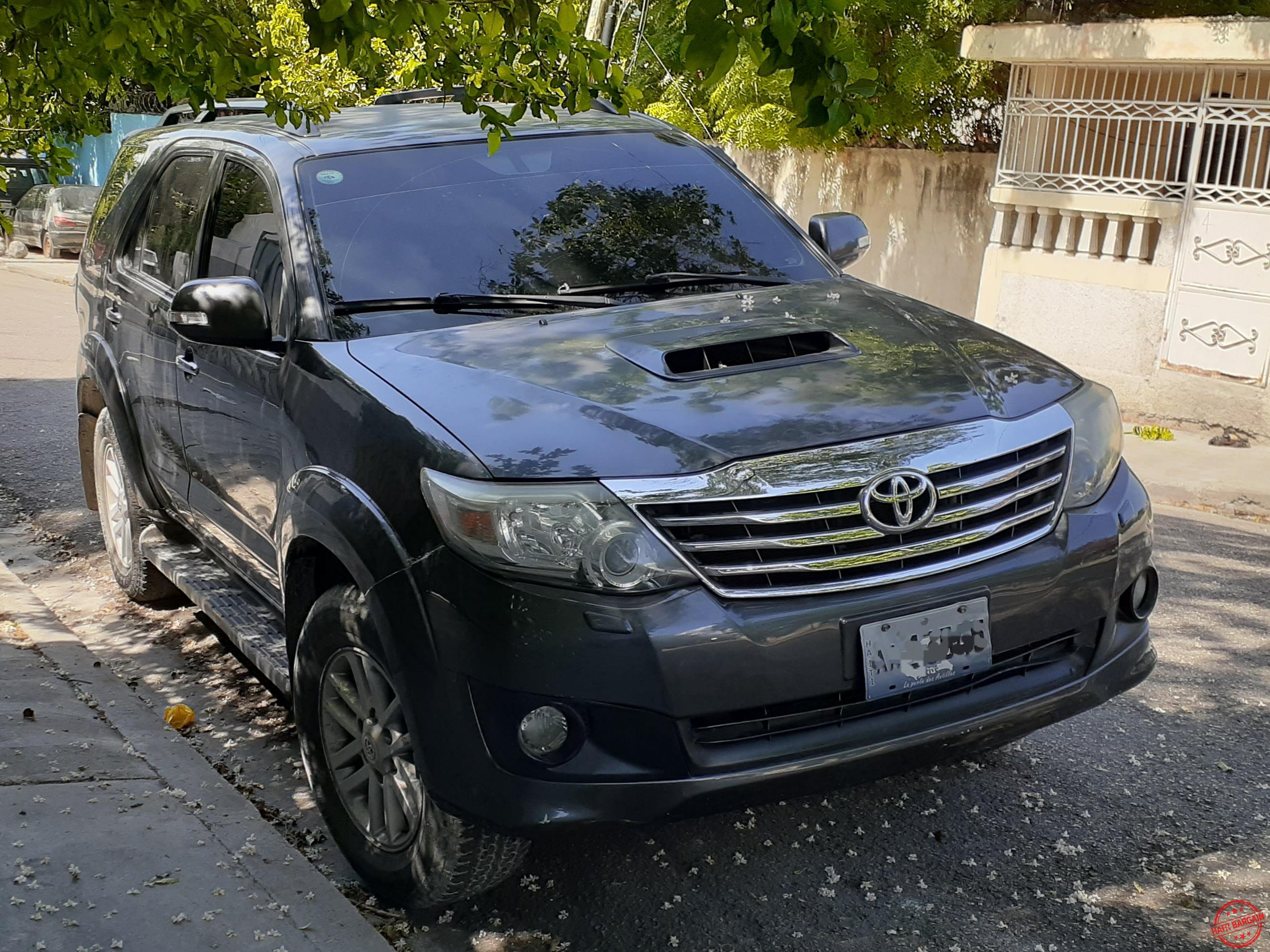 Toyota fortuner 2012