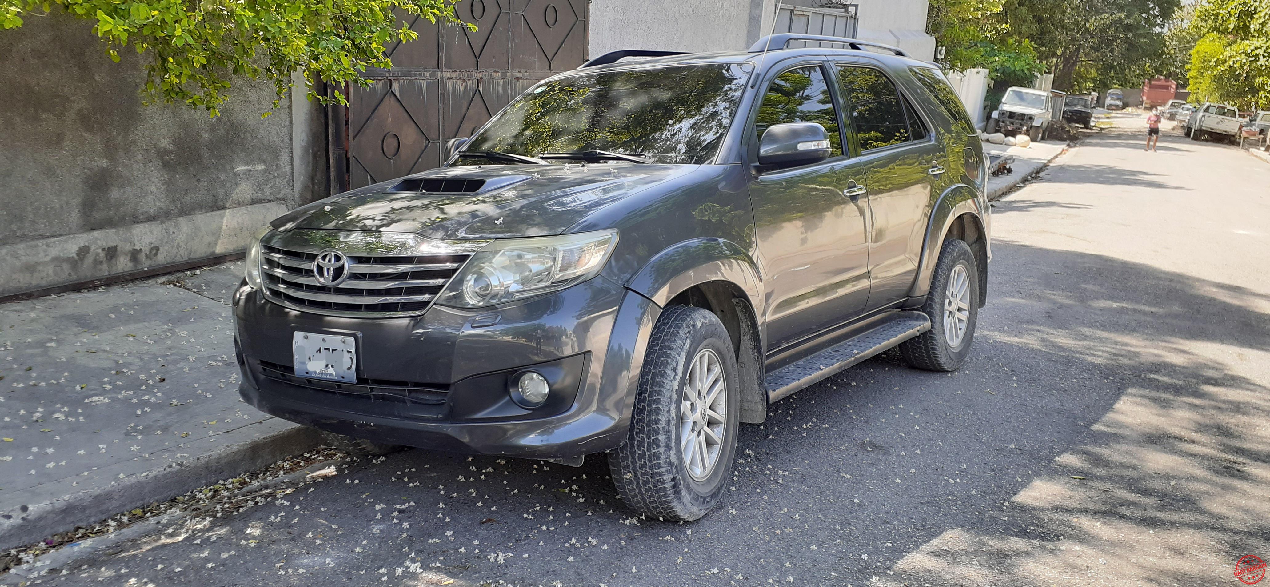 Toyota fortuner 2012