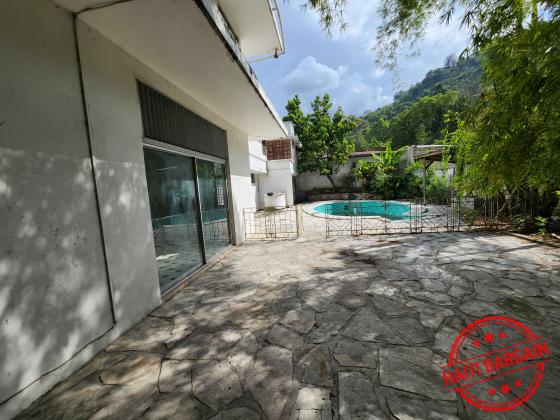 PROPRIETE A VENDRE, ZONE:  PV