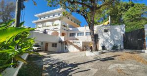 MAISON AVEC 2 APTS A VENDRE, ZONE: MORNE CALVAIRE