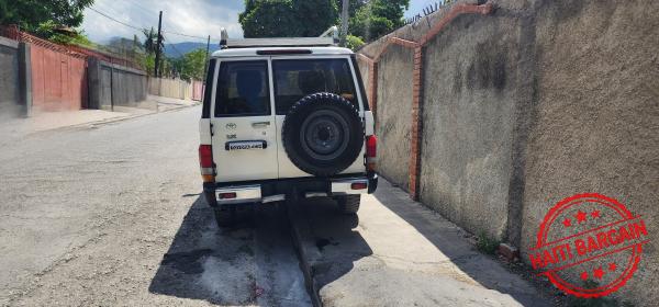 2010 TOYOTA LAND CRUISER