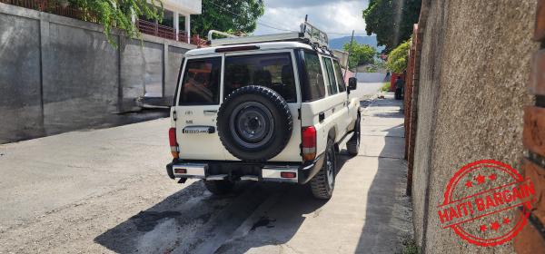 2010 TOYOTA LAND CRUISER