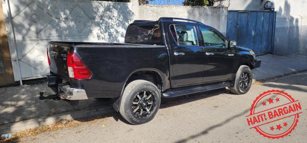 2017 TOYOTA HILUX