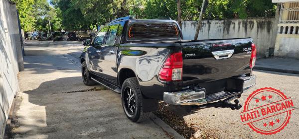 2017 TOYOTA HILUX