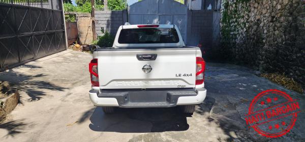 2022 NISSAN FRONTIER LE