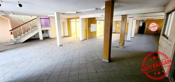IMMEUBLE COMMERCIAL A LOUER / A VENDRE - ZONE: PETION-VILLE