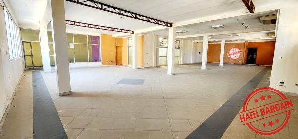 IMMEUBLE COMMERCIAL A LOUER / A VENDRE - ZONE: PETION-VILLE