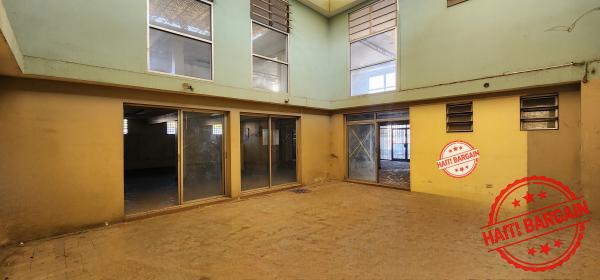 IMMEUBLE COMMERCIAL A LOUER / A VENDRE - ZONE: PETION-VILLE