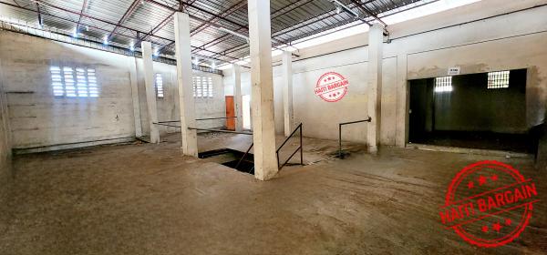 IMMEUBLE COMMERCIAL A LOUER / A VENDRE - ZONE: PETION-VILLE