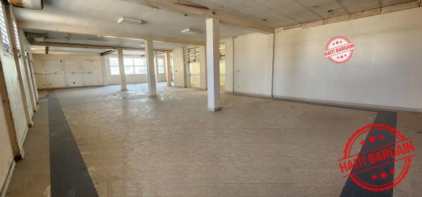 IMMEUBLE COMMERCIAL A LOUER / A VENDRE - ZONE: PETION-VILLE