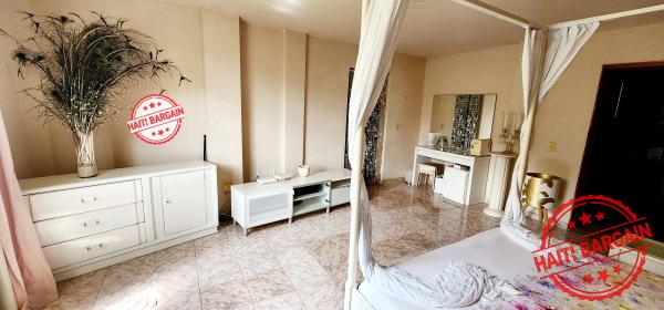 CHAMBRE A COUCHER A VENDRE