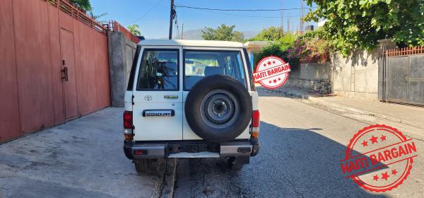 2013 TOYOTA LAND CRUISER