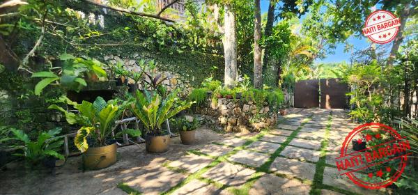 MAISON AVEC 1 STUDIO A VENDRE, ZONE: TARA'S