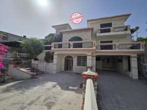 MAISON A LOUER, ZONE:  VIVY MITCHEL