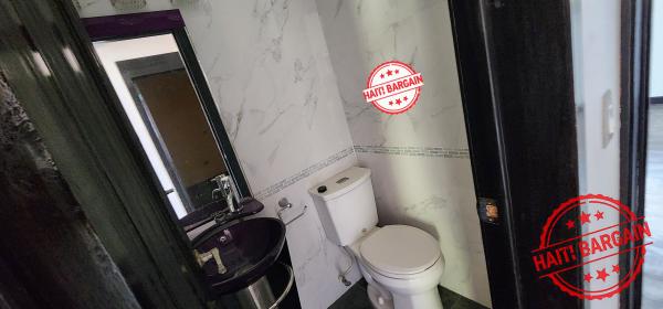 COMPLEXE D'APPARTEMENT INACHEVÉ A VENDRE, ZONE: THOMASSIN
