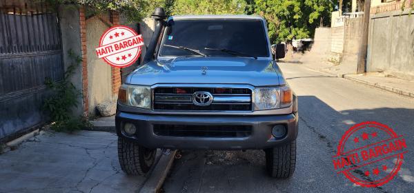 2011 TOYOTA LAND CRUISER