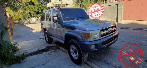 2011 TOYOTA LAND CRUISER