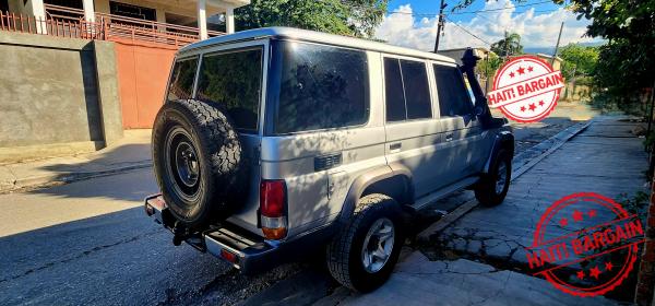 2011 TOYOTA LAND CRUISER