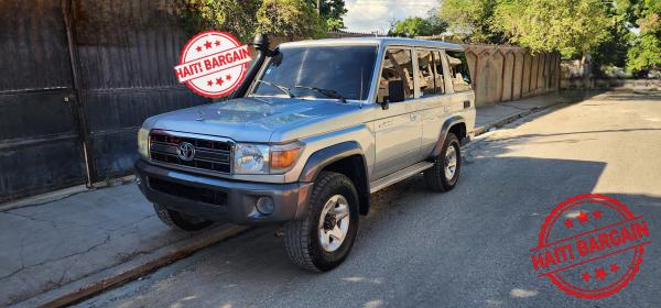 2011 TOYOTA LAND CRUISER
