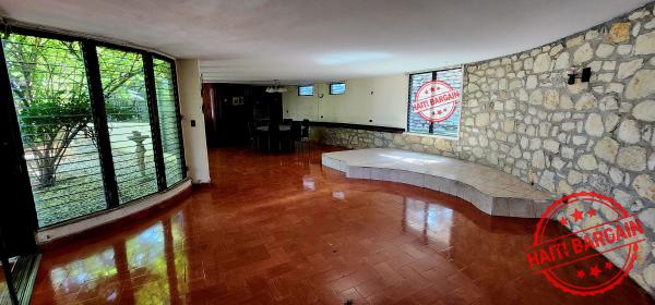 PROPRIÉTÉ AVEC 2 MAISONS À LOUER - Zone : Delmas 83