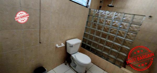 PROPRIÉTÉ AVEC 2 MAISONS À LOUER - Zone : Delmas 83