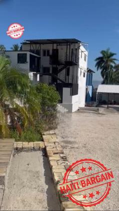 IMMEUBLE COMMERCIAL À VENDRE – CHRIST-ROI