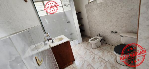 MAISON SÉPARÉE EN 2 APPARTEMENTS – À LOUER & À VENDRE