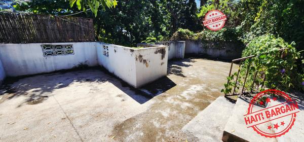 IMMEUBLE COMMERCIAL À VENDRE – Zone: PV