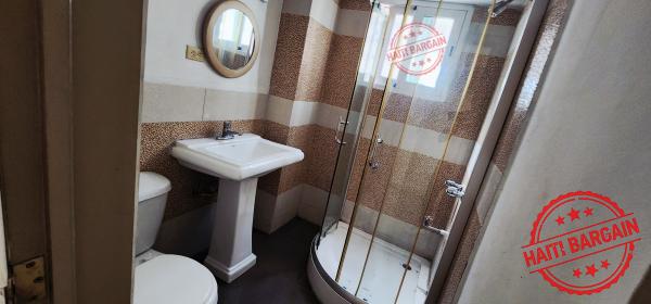 IMMEUBLE COMMERCIAL À VENDRE – Zone: PV