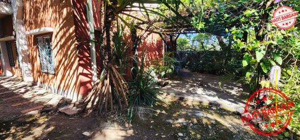 IMMEUBLE COMMERCIAL À VENDRE – Zone: PV