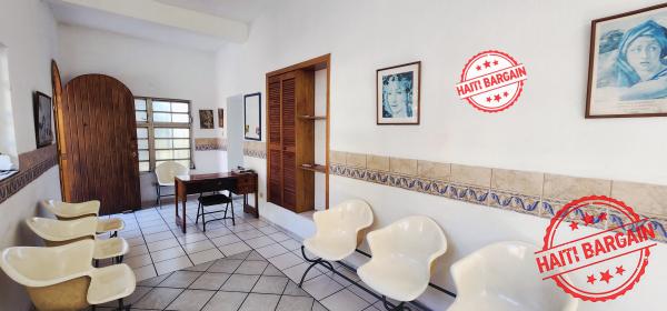 IMMEUBLE COMMERCIAL À VENDRE – Zone: PV