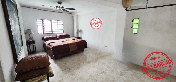 MAISON SÉPARÉE EN 2 APPARTEMENTS & 1 STUDIO À VENDRE - ZONE: PELERIN 3