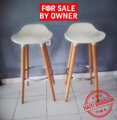 2 HIGH CHAIRS