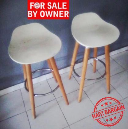 2 HIGH CHAIRS