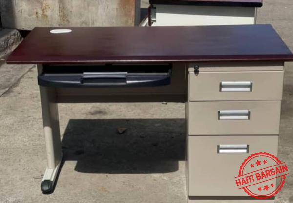 Bureau , Chaise , Classeur