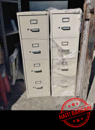 Bureau , Chaise , Classeur