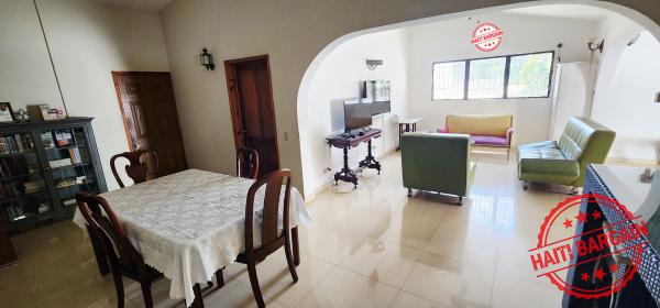 MAISON SÉPARÉE EN 2 APPARTEMENTS À VENDRE - ZONE: PELERIN 6