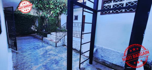 MAISON À LOUER – ZONE: THOMASSIN 25