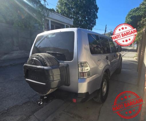 2011 MITSUBISHI MONTERO